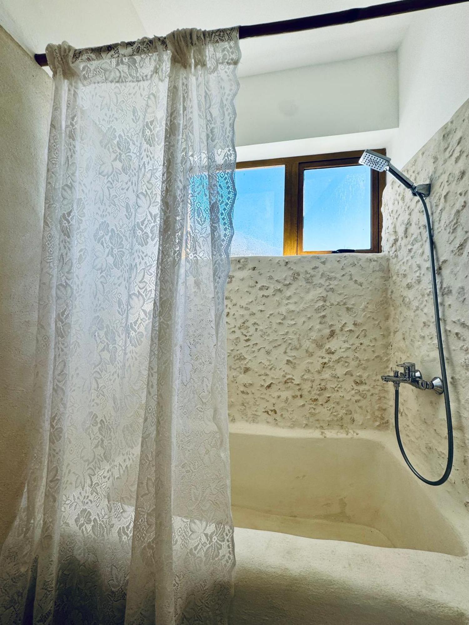 Suami S Room Casa Padura كاباريتي المظهر الخارجي الصورة